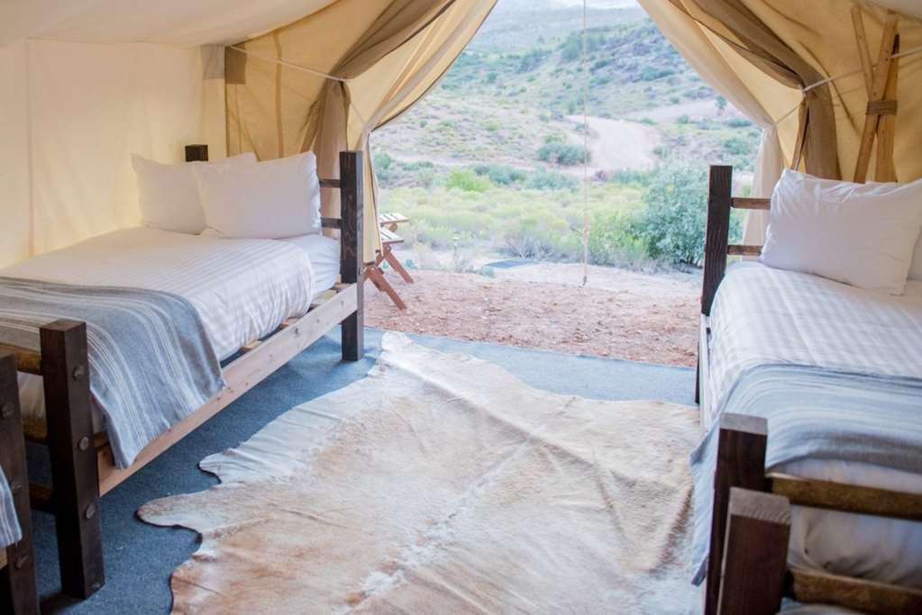 Under Canvas Zion Virgin Bilik gambar