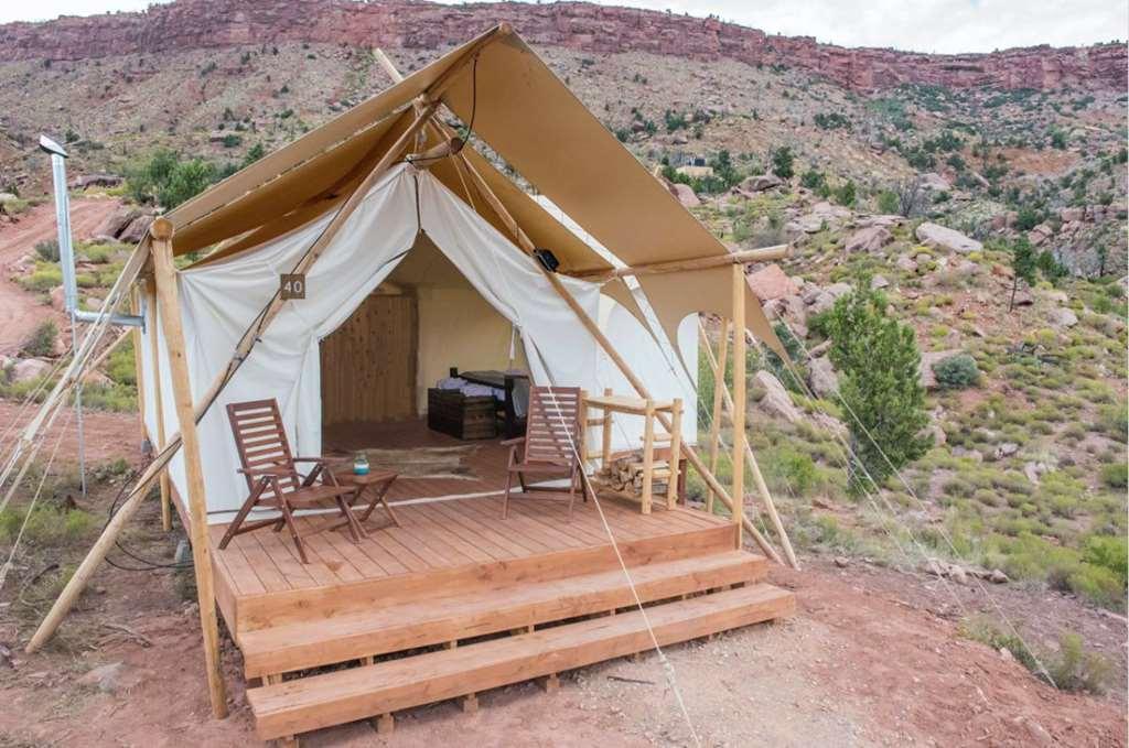 Under Canvas Zion Virgin Bilik gambar