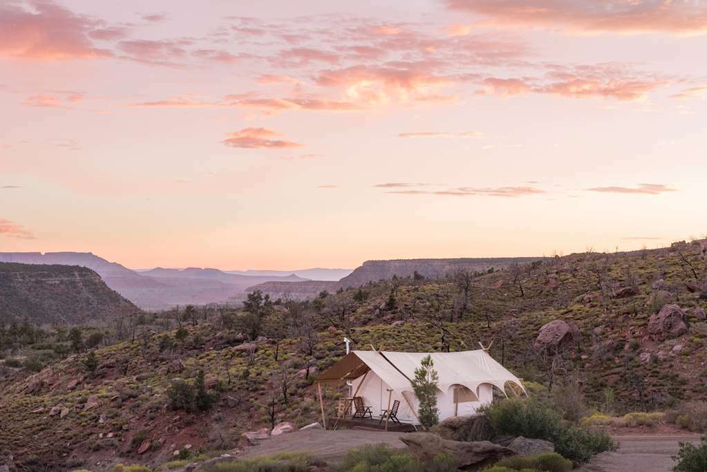 Under Canvas Zion Virgin Bilik gambar
