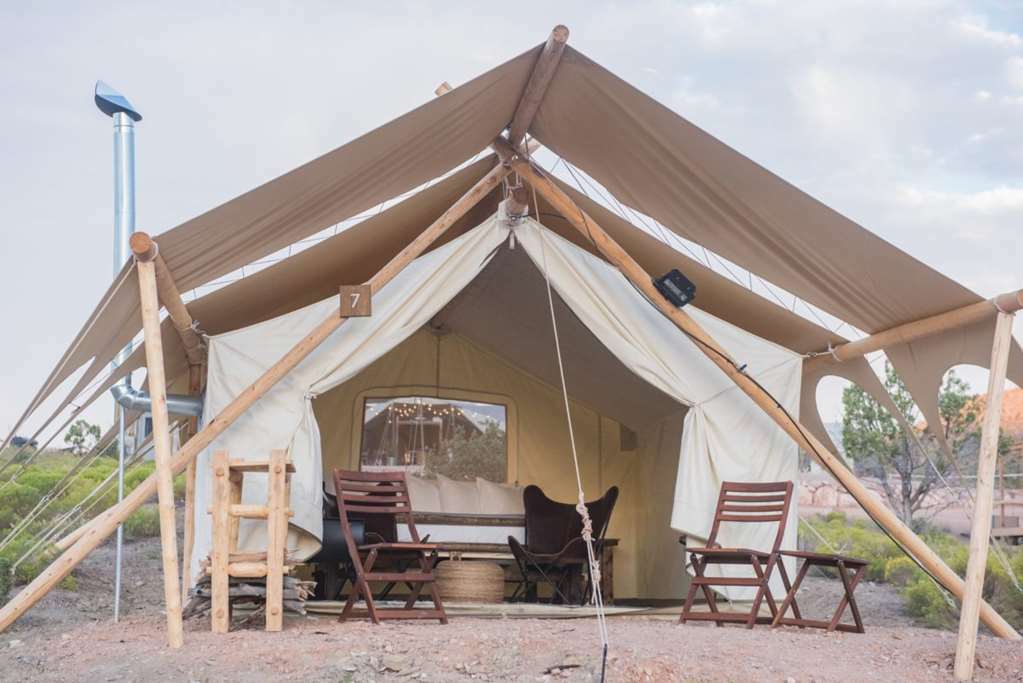 Under Canvas Zion Virgin Bilik gambar